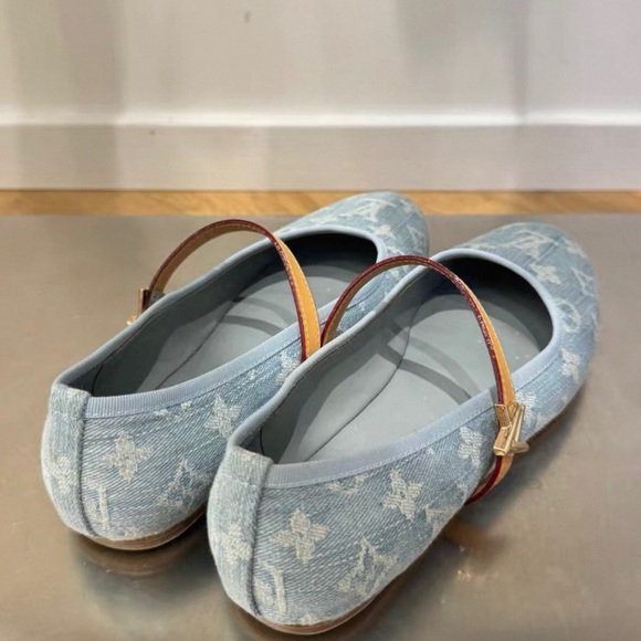 Louis Vuitton Blue Denim Flats with Tan Strap - Picture 4 of 6